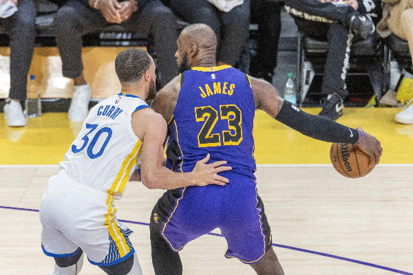 22 分 + 三项神迹！库里客场狂飙激活全员，勇士大胜终结颓势改写西部格局