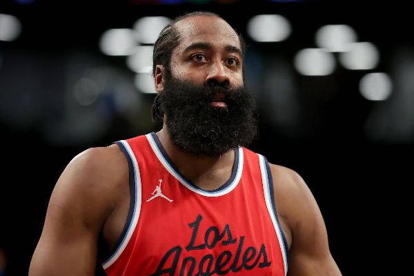  拒刷1分破队史纪录！伦纳德用沉默风骨，诠释篮球本真