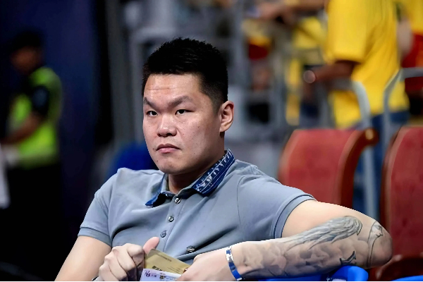  广东宏远早报：徐杰伤情官宣，杜锋深夜发声回应，萨林杰状态引争议